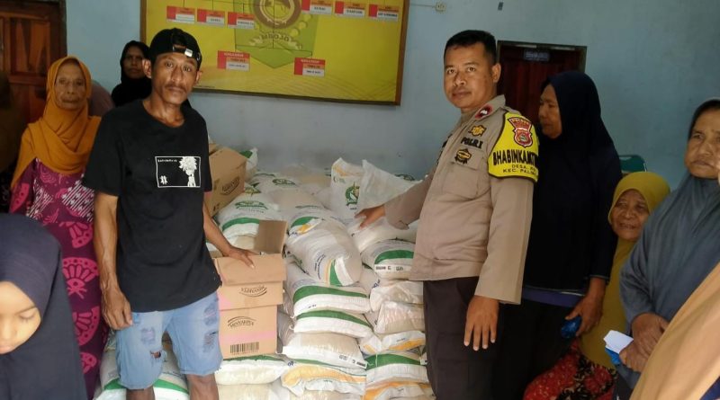 Bhabinkamtibmas Polsubsektor Palibelo Monitoring Penyaluran Bantuan Beras Bagi Warga Binaan
