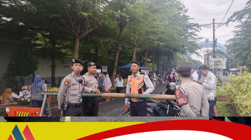 Gabungan Sat Samapta Polresta Mataram dan Dishub Amankan Jalannya Car Free Day di Jalan Udayana