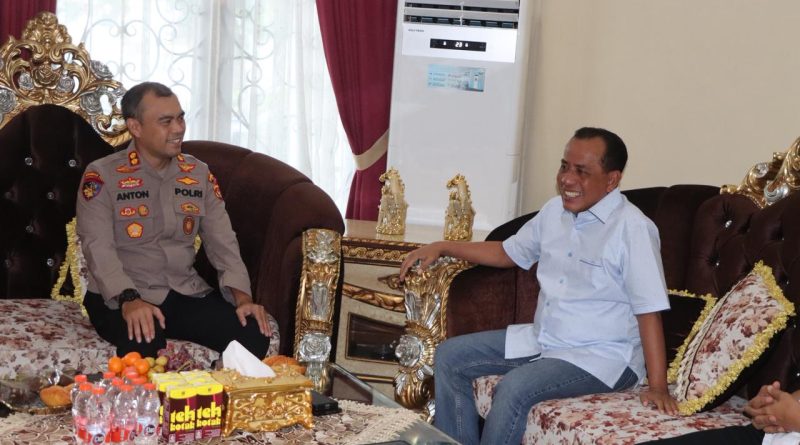 Bangun Komunikasi Keamanan Daerah, Kapolres Bima AKBP M.Anton Bhayangkara Gaisar S.I.K.,MH, Silaturrahmi Dengan Bupati dan Wakil Bupati Bima Bangun Komunikasi Keamanan Daerah, Kapolres Bima AKBP M.Anton Bhayangkara Gaisar S.I.K.,MH, Silaturrahmi Dengan Bupati dan Wakil Bupati Bima