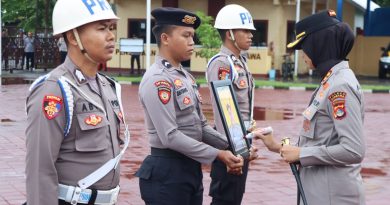 Kapolres Sumbawa Pimpin Upacara PTDH Satu Personel Pelanggar Kode Etik